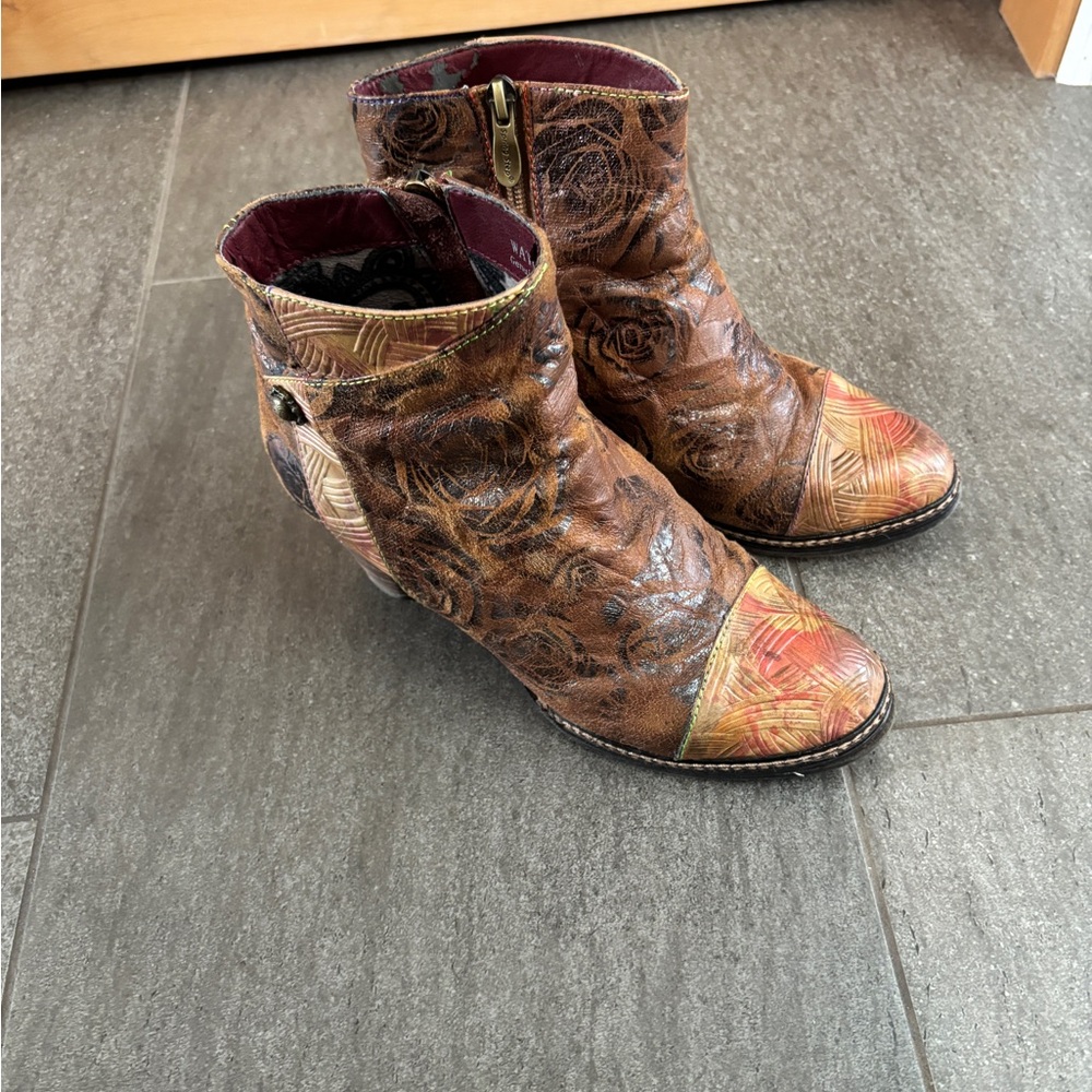 L’Artiste Brown Ankle Boots